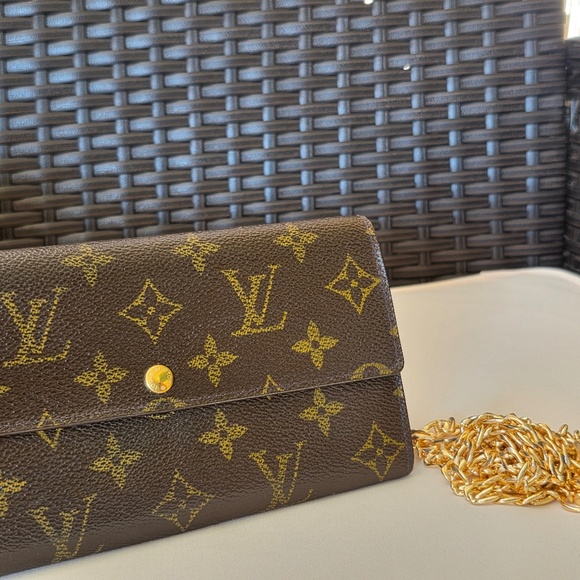 Authentic Louis Vuitton Sarah Long Bifold Wallet - Picture 9 of 12